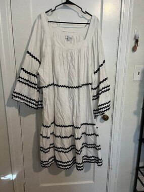 Lisa Marie Fernandez collab with Target white and black linen dress 70s vibes